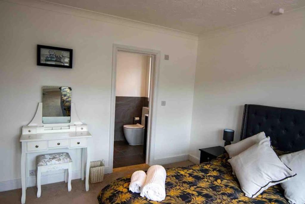 1 Bedroom Self Contained Apartment In Christchurch Winkton المظهر الخارجي الصورة