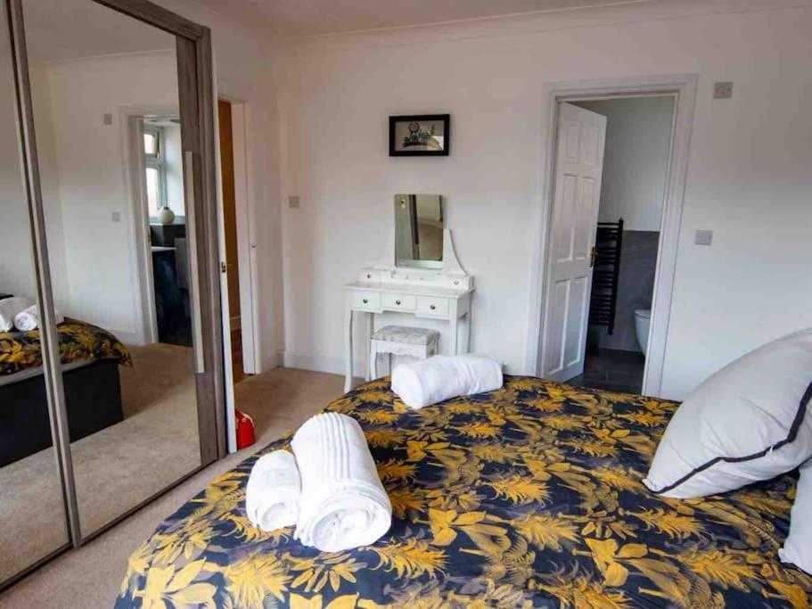 1 Bedroom Self Contained Apartment In Christchurch Winkton المظهر الخارجي الصورة