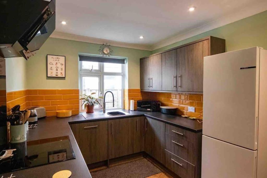 1 Bedroom Self Contained Apartment In Christchurch Winkton المظهر الخارجي الصورة